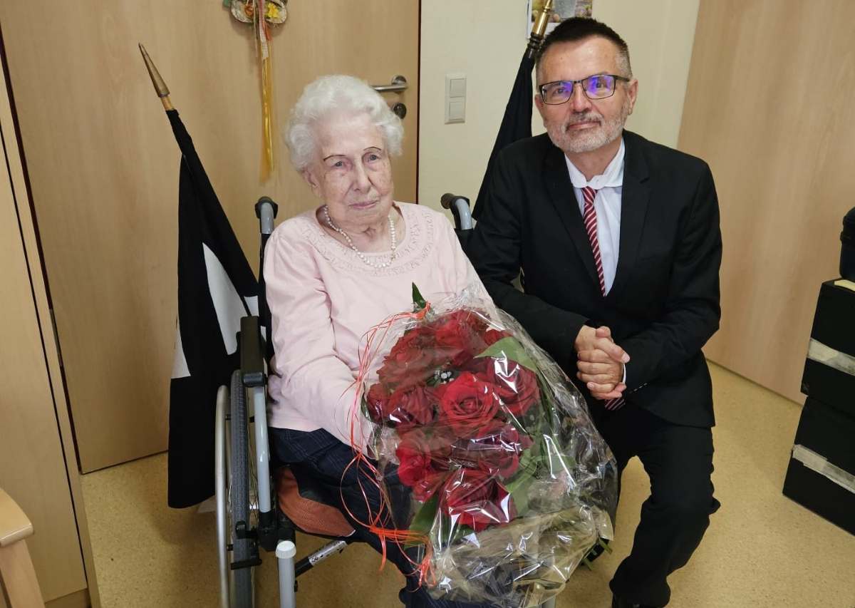 Du betrachtest gerade Ursula Schack wird 100: „Und dann habe ich gekämpft!“
